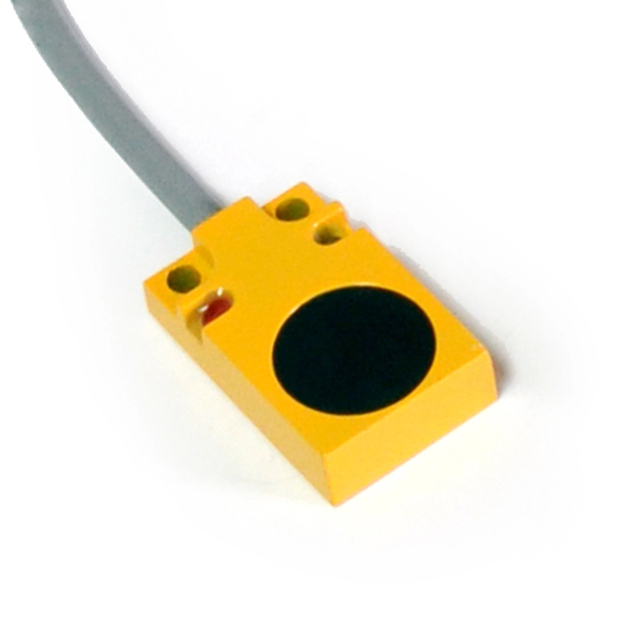 SENZOR INDUCTIV 5-36 VDC, Patrat, CORP CUPRU CROMAT, ECRANAT LUNGIME:32 MM DISTANTA:5 MM NPN, NO=NORMAL DESCHIS 3-fire CU PROTECTIE SCURT CIRCUIT, Cablu: 2M